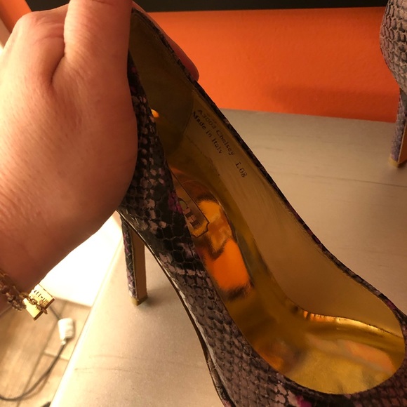 Coach size 6 shoes 💋* - Picture 3 of 5